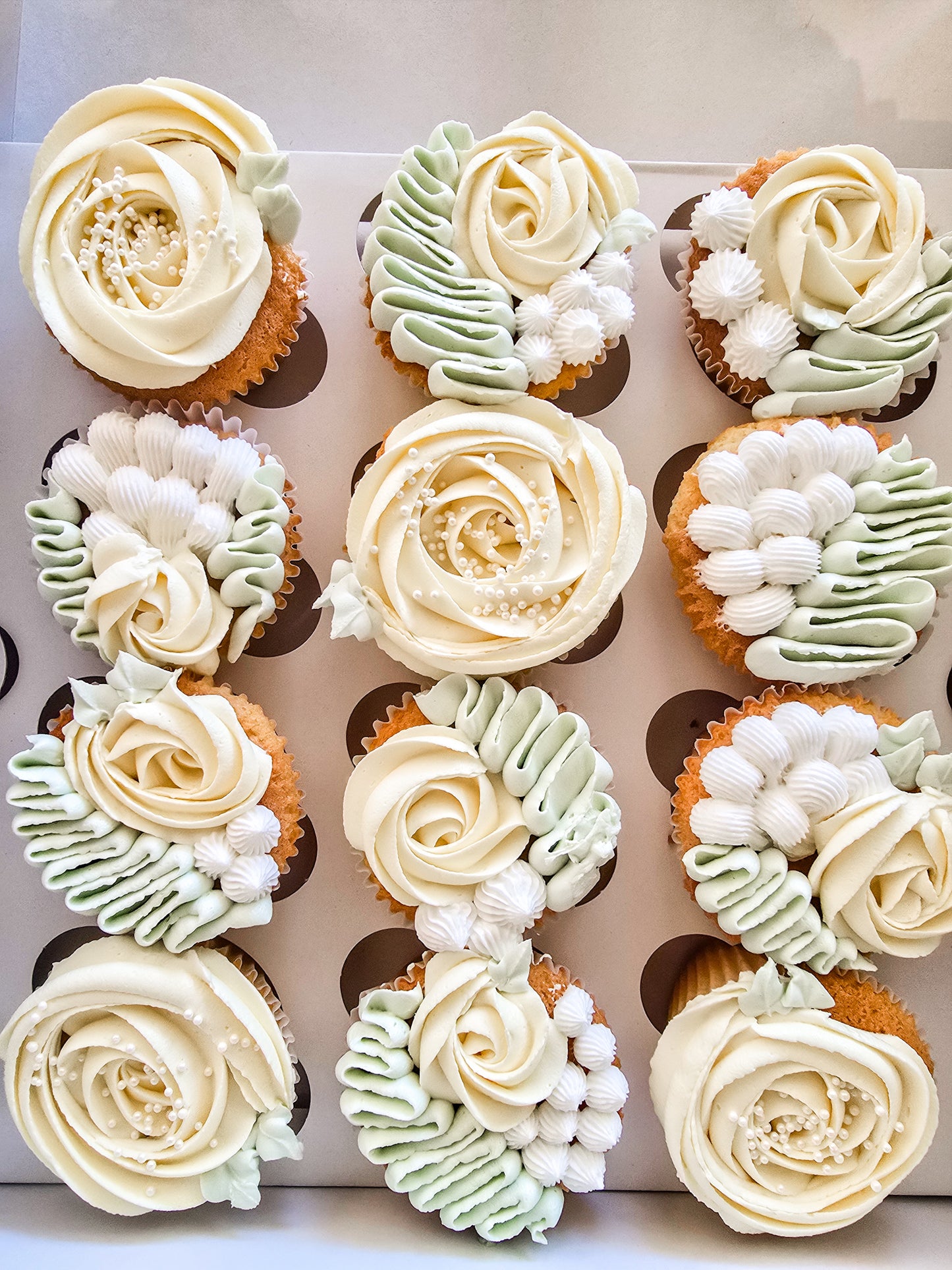 Deluxe Cupcakes (set of 12)